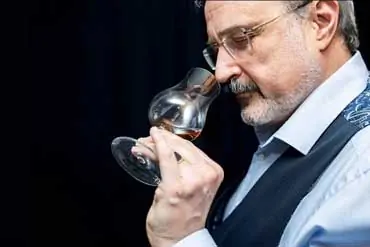 Spirituosen-Experte J&uuml;rgen Deibel f&uuml;hrt durch das Whisky-Tasting
